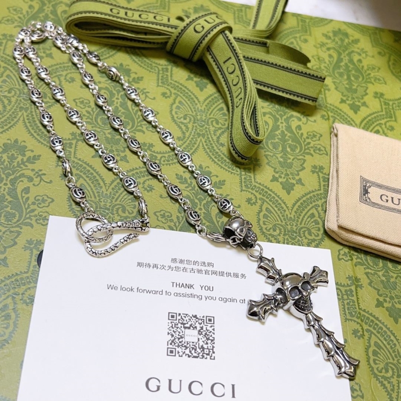 G*u*i necklaces